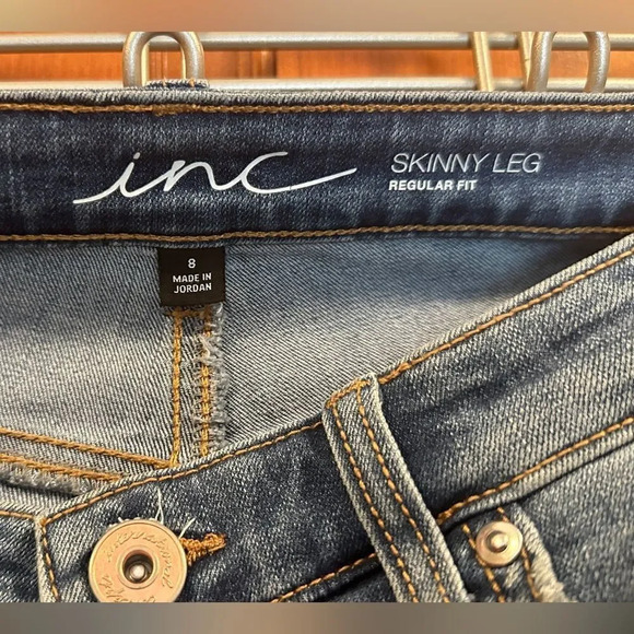 Inc women’s skinny leg regular fit w/silver eyelets on pockets & ankle. Size 8 - Picture 3 of 6